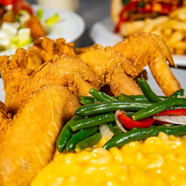 Crispy fried chicken, green beans with peppers and onions, and creamy macaroni and cheese.